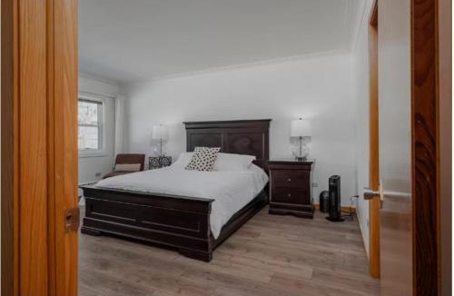 Waterford Valley House | Timeless 3BR Mid-Century Modern St Johns Gem