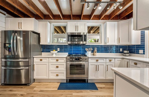 Falmouth Foreside House | Titan at Town Landing - Rooftop Deck, Lap Pool, 15 Mins to Portland, Sleeps 21