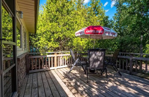 Northern Bruce Peninsula Cottage | Tobermory Waterfront Cottage @ Singing Sands Beach