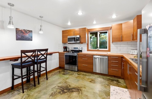 Tofino House | Tofino House-Close to town, Sauna, Rainforest!