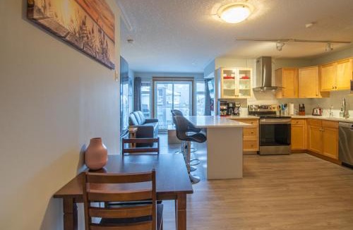 Canmore Apartment | Top Floor Condo - 2BR & AC with Mountain Views
