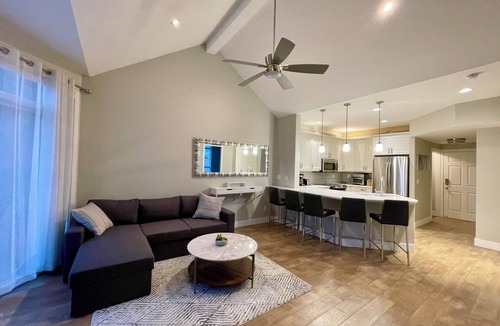 North End Condo | Top-Floor Luxury Waterfront Resort Condo Kelowna