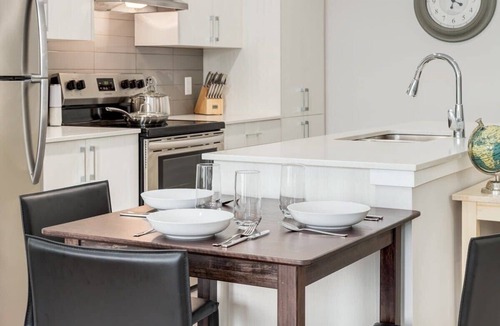 Shaganappi Apartment | Top Floor - Pet Friendly Apartment w/Free Underground Parking
