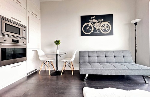 Mount Pleasant West Condo | Toronto Condo in front of Eglinton/Yonge Subway station