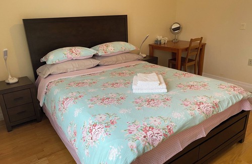 Kennedy Park Bed & Breakfast | Toronto Room for Rent