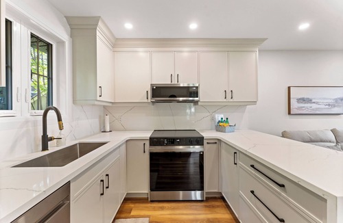 Mimico House | Toronto Tiny House Close to Downtown, Rogers Centre, RBC Amphitheatre, Go Train