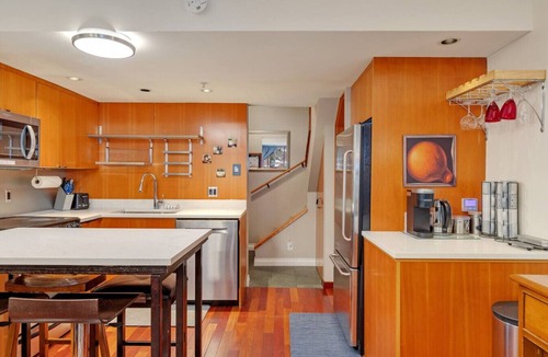 Whistler Creekside Condo | Townhome+parking walk 6 Minutes to Gondola & Shops
