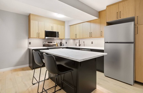 Downtown Kelowna House | Townhouse Downtown 5 Minute Walk to City Park
