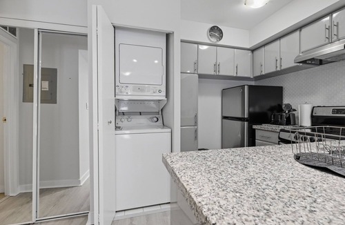King West Village Apartment | Townhouse in Liberty Village Steps to Everything