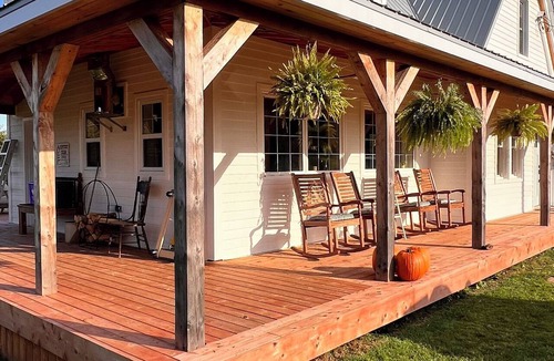 Charlotte's Shore House | Tranquil 3-bedroom farmhouse