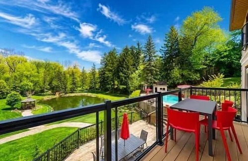 Thornhill House | Tranquil Estate Retreat Pool Pond on 3 Acres