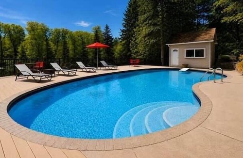 Thornhill House | Tranquil Estate Retreat Pool Pond on 3 Acres