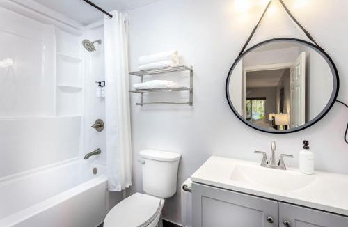 Kaweah House | Tranquil Riverfront Studio