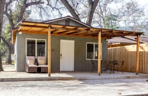 Kaweah House | Tranquil Riverfront Studio