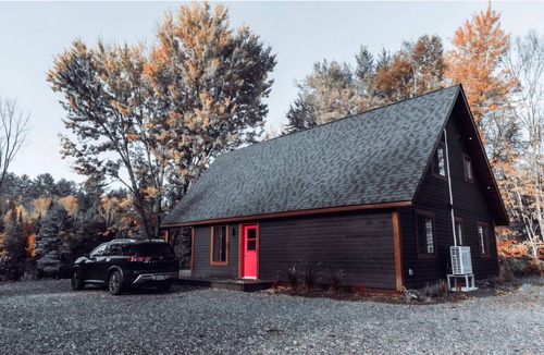Mansfield-et-Pontefract Ski Chalet | Tranquility and peace are top of mind when visiting this Luxe Cabin!