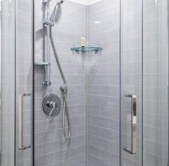 Laval House | Tranquille Discret Privé