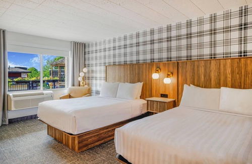 Niagara Falls Hotel | Travelodge by Wyndham Niagara Falls at the Falls