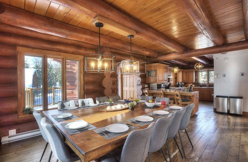 Lac Superieur Village Ski Chalet | ☆TREMBLANT-Jaccuzi, lake access, pool table, 10 min ski⛷☀
