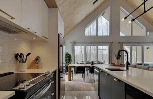 Pont-Rouge Ski Chalet | Trinity - Family Comfort Getaway - Spa & Nature