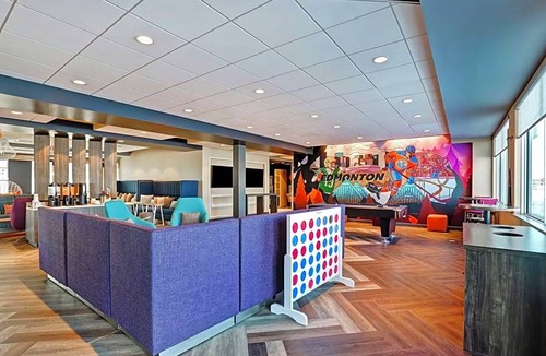 Southwest Edmonton Hotel | TRU BY Hilton Edmonton Windermere