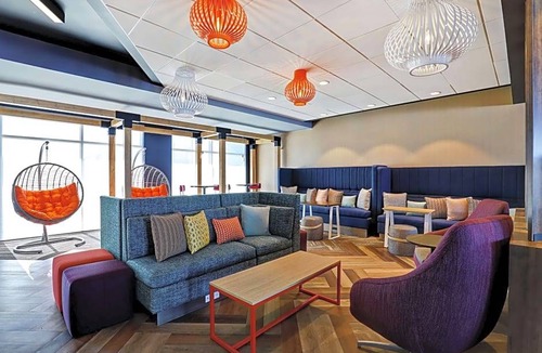 Southwest Edmonton Hotel | TRU BY Hilton Edmonton Windermere