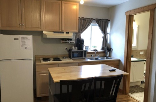 Okanagan-Similkameen House | Tulameen Cozy Bunk house Cabin Perfect for Two people, with Kitchenette, & BBQ