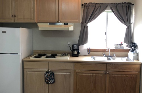 Okanagan-Similkameen House | Tulameen Cozy Bunk house Cabin Perfect for Two people, with Kitchenette, & BBQ