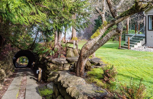 Regional District of Nanaimo Cottage | Tunnel Hill Beachfront Estate - Extended Stay Savings - Booking Fall 2025 now