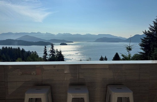 Gibsons House | Twin Timbers 2 Bedroom Ocean View Retreat With Outdoor Kitchen