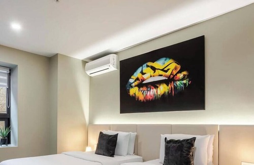 Gay Village Hotel | Twin Vibe – Heart of Montreal