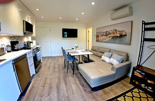 Gordon Head Bed & Breakfast | Two-Bedroom Suite in a Quiet Area Near Local Amenities