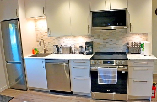 Gordon Head Bed & Breakfast | Two-Bedroom Suite in a Quiet Area Near Local Amenities