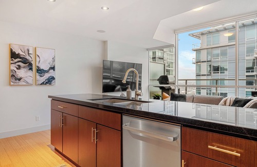 Beltline Apartment | Two Story Penthouse 2BR w AC Stampede & BMO