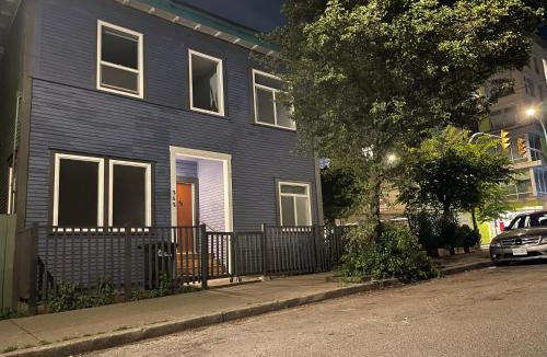 Downtown Eastside House | two twin beds 230sf