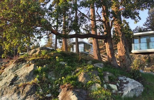Sliammon Apartment | U3 Seaside Serenity: Seal Bay Glamping Retreat