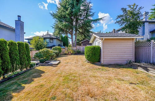 Fleetwood House | Unique family home in prestigious neighborhood nearby hwy,malls, shops etc