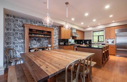Whistler Condo | Unique | Pets | Private hot tub | BBQ | Garage