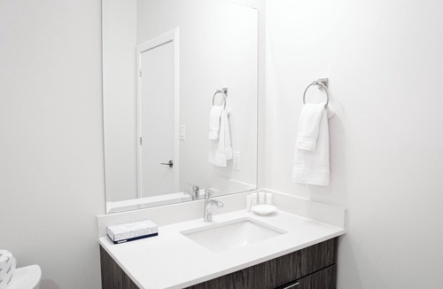 Dean Park Apartment | Unit 10 - Modern Fully Furnished 2 Bedroom Apartment