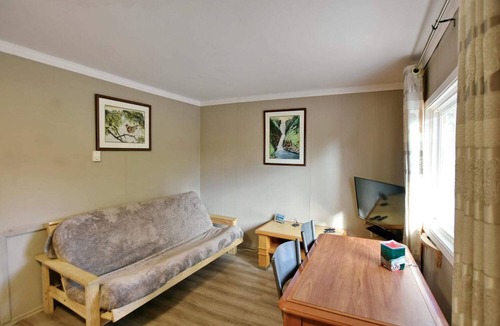 Wasaga Beach Cabin | Unit 5 Your 2BR Beach Hideaway Near Wasaga Shore