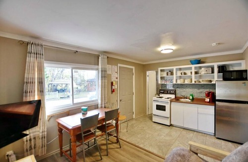 Wasaga Beach Cabin | Unit 6 2BR Suite Sun, Sand & Stay BBQ Free Parking
