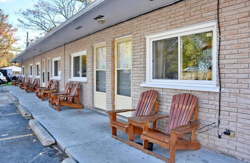 Wasaga Beach Cabin | Unit 6 2BR Suite Sun, Sand & Stay BBQ Free Parking