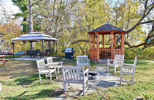 Wasaga Beach Cabin | Unit 8 1BR Beach Suite 5-Min Walk to Beach BBQ Parking