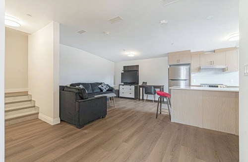 Dean Park Apartment | Unit 8 - Modern Fully Furnished 3 Bedroom Apartment