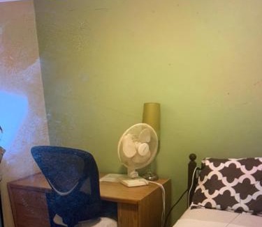 Sandy Hill Apartment | UOttawa Private Room Not Entire Apt Steps Rideau Center And ByWard Market