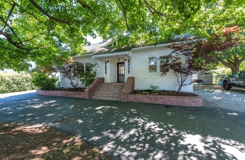 Okanagan-Similkameen House | Updated Heritage House close to Naramata Bench