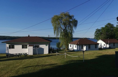Rideau Lakes Cabin | Upper Rideau resorts waterfront cabin#2