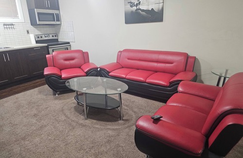 Evanston Apartment | Upscale 2 Bedroom Suite close to several shopping centers including Cross Iron