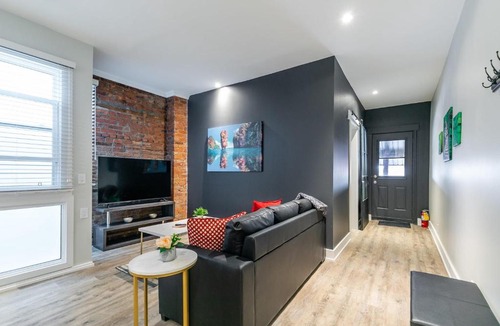 Central Hamilton Apartment | Upscale 2BR Apt - Prime Location with Netflix