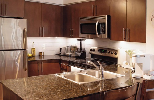 Mount Pleasant West Condo | Upscale Toronto Condo | Monthly Stay