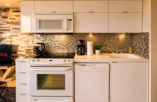 CityPlace Apartment | Urban 2BR Retreat | Lake View + Parking + WiFi